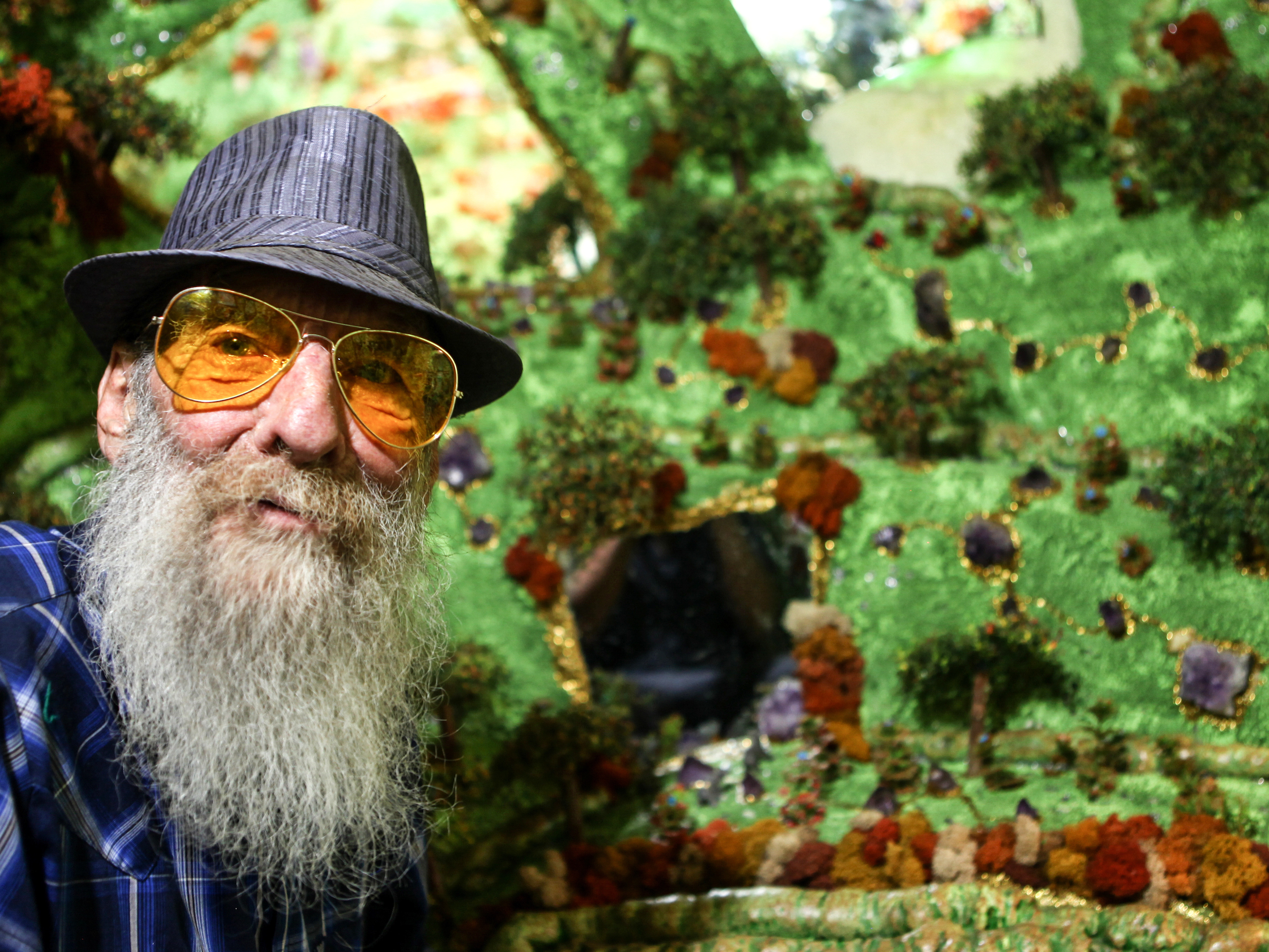 caption: For 15 years, Bob Carr welcomed visitors to his crystal cave and a swap meet he ran in California's Yucca Valley.