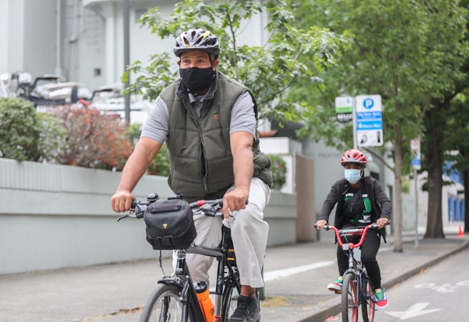 caption: Helmeted bicyclists