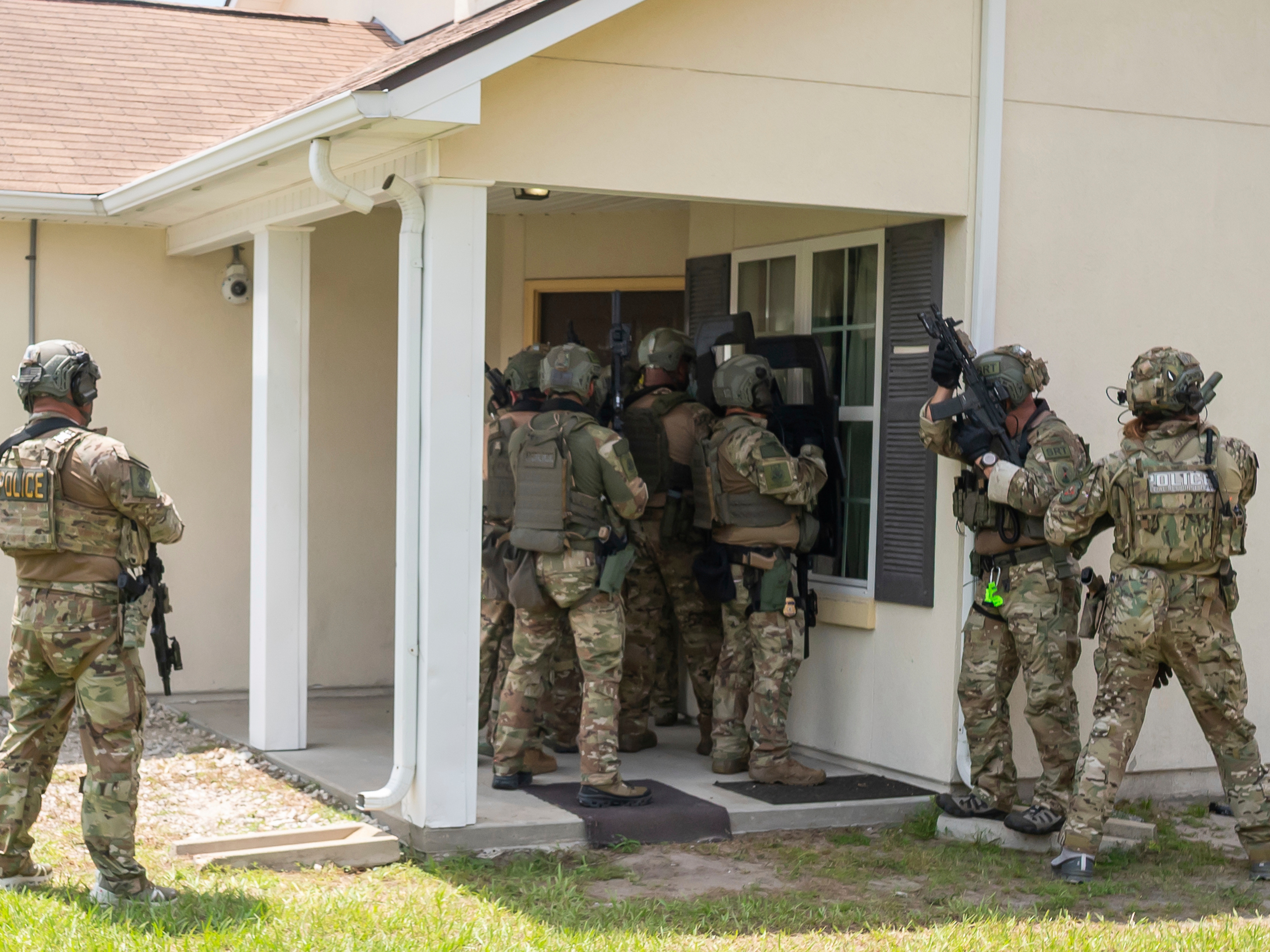 caption: Immigration and Customs Enforcement (ICE) Special Response Team members demonstrate how the team enters a residence in the pursuit of a wanted subject at the Federal Law Enforcement Training Centers (FLETC) in Brunswick, Ga. on Thursday, Aug. 21, 2025.