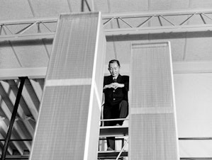 caption: Minoru Yamasaki with WTC twin towers model