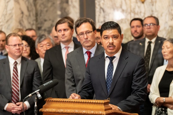 Washington State Defies Federal Immigration Demands Amid Escalating Tensions