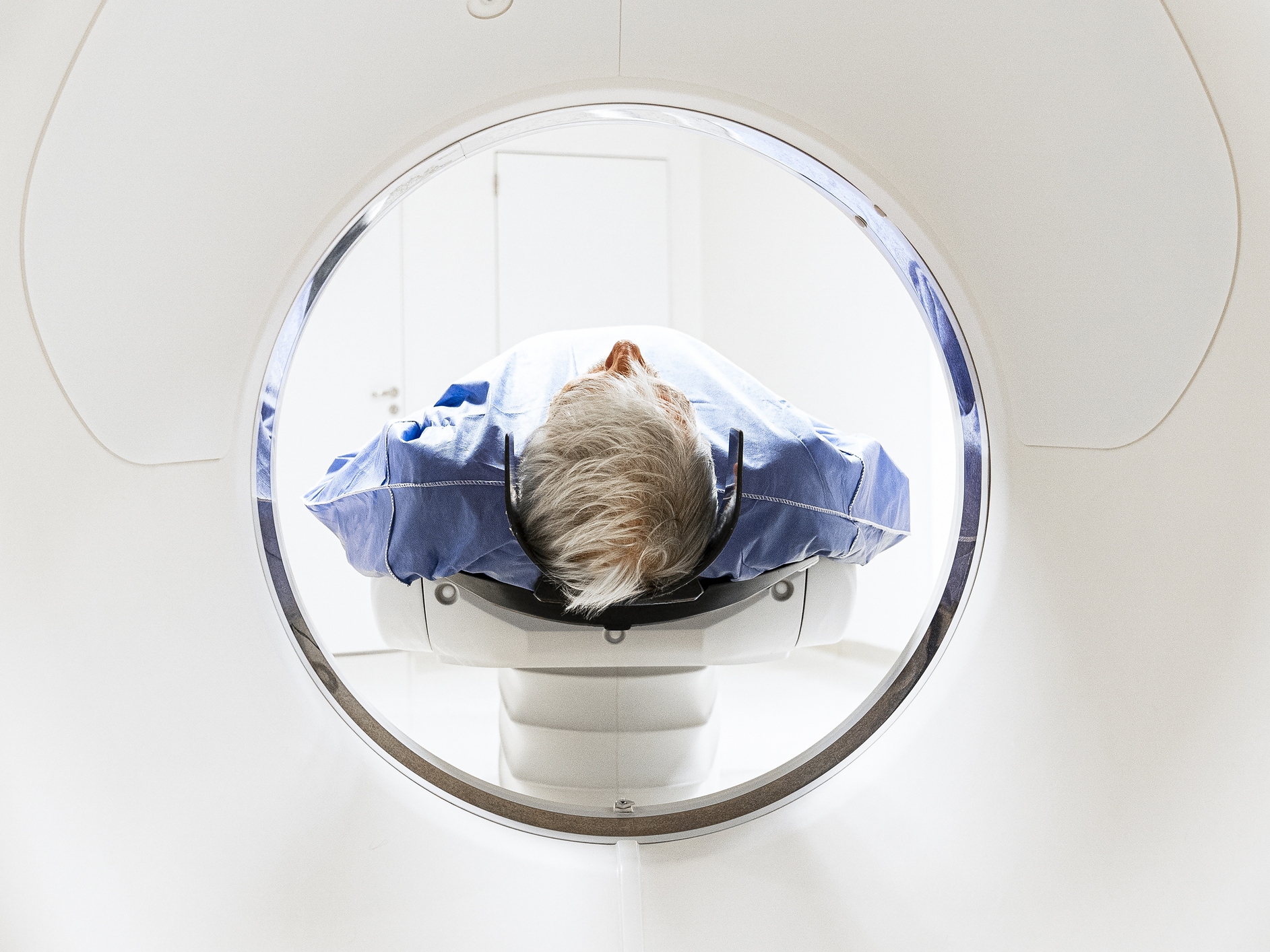 caption: Consumers are paying cash for preventive health testing with full body scans, which typically use MRI technology.