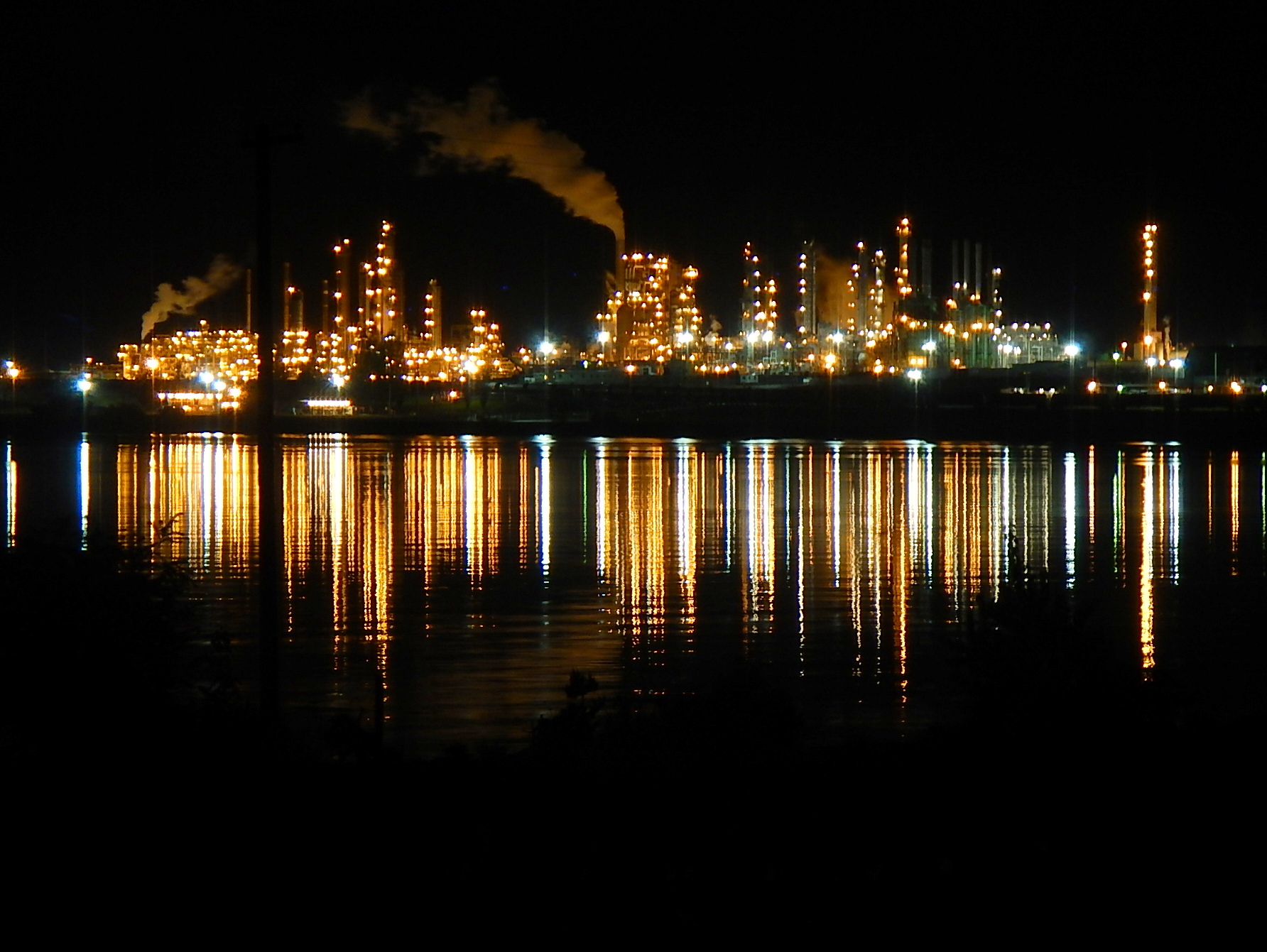 caption: The Tesoro refinery in Anacortes, where an explosion killed seven in 2010.