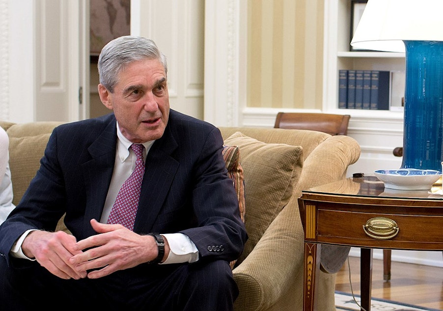 caption: Robert Mueller in the Oval Office in July 2012.