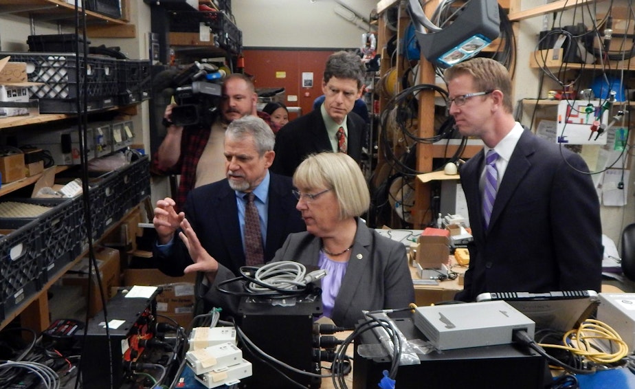caption: U.S. Sen. Patty Murray, center, and U.S. Rep. Derek Kilmer, right, get a tour of the Pacific Northwest Seismic Network from Paul Bodin, left, and John Vidale, rear.