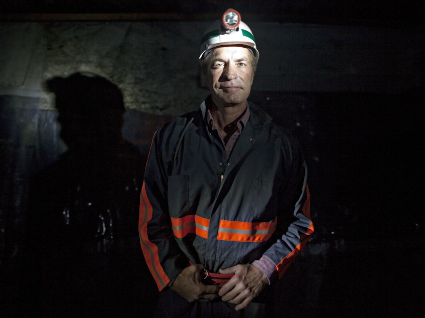 caption: Chris Cline poses for a portrait in a coal mine in Carlinville, Ill., in 2010. The coal magnate was on a helicopter that crashed in the waters off Grand Cay, Bahamas, on Thursday, killing all seven people onboard.