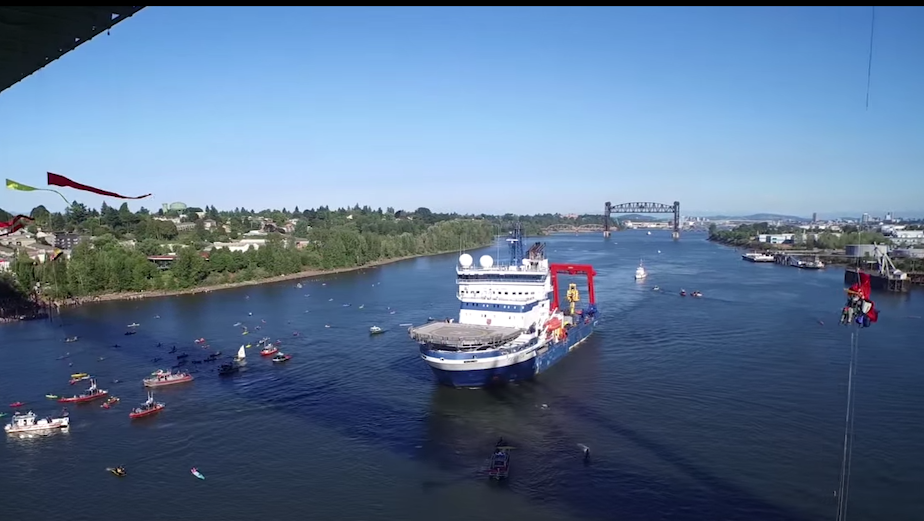 caption: View of the Shell icebreaker leaving Portland, Oregon.