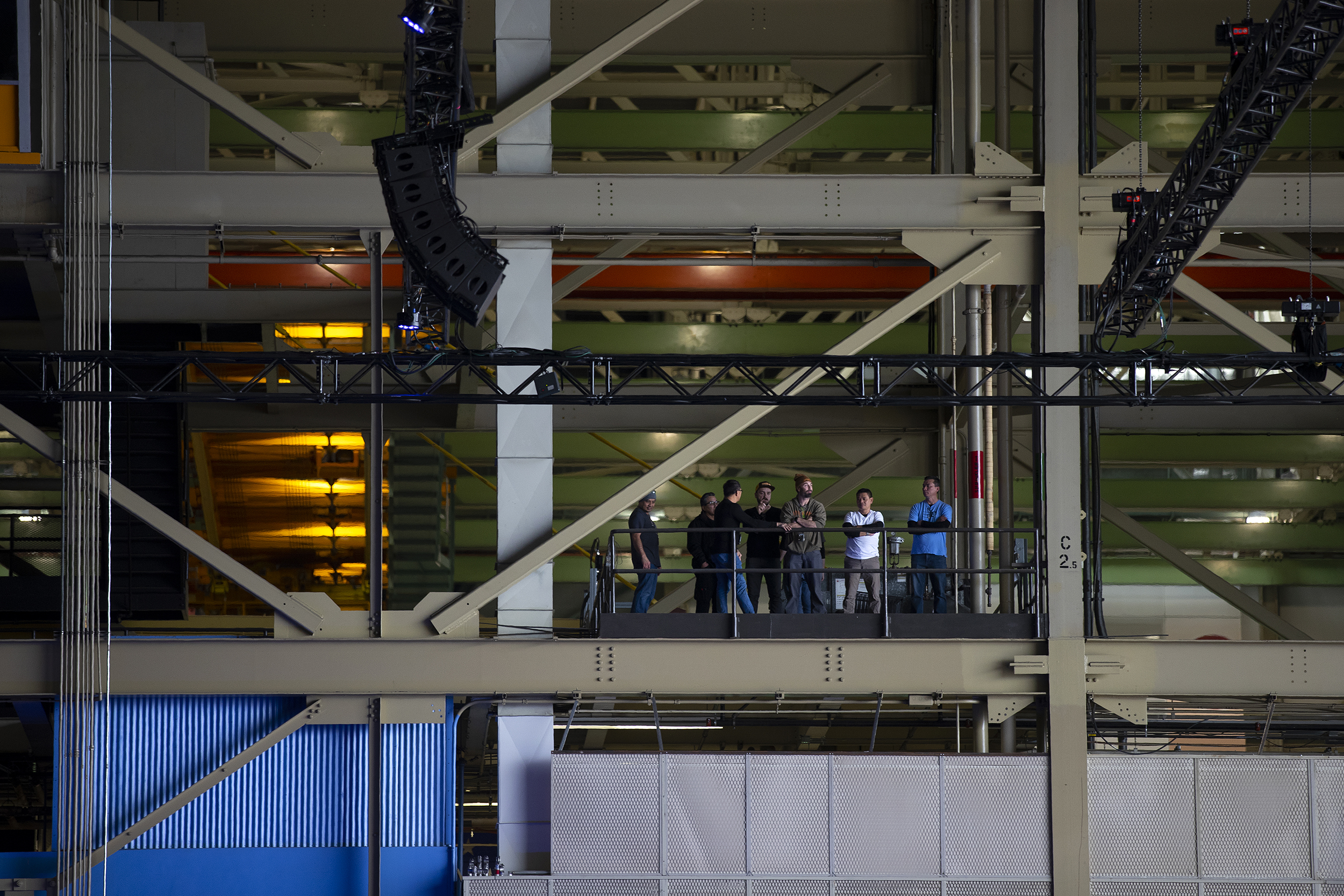 KUOW - Before enormous, emotional crowd, Boeing delivers final 747