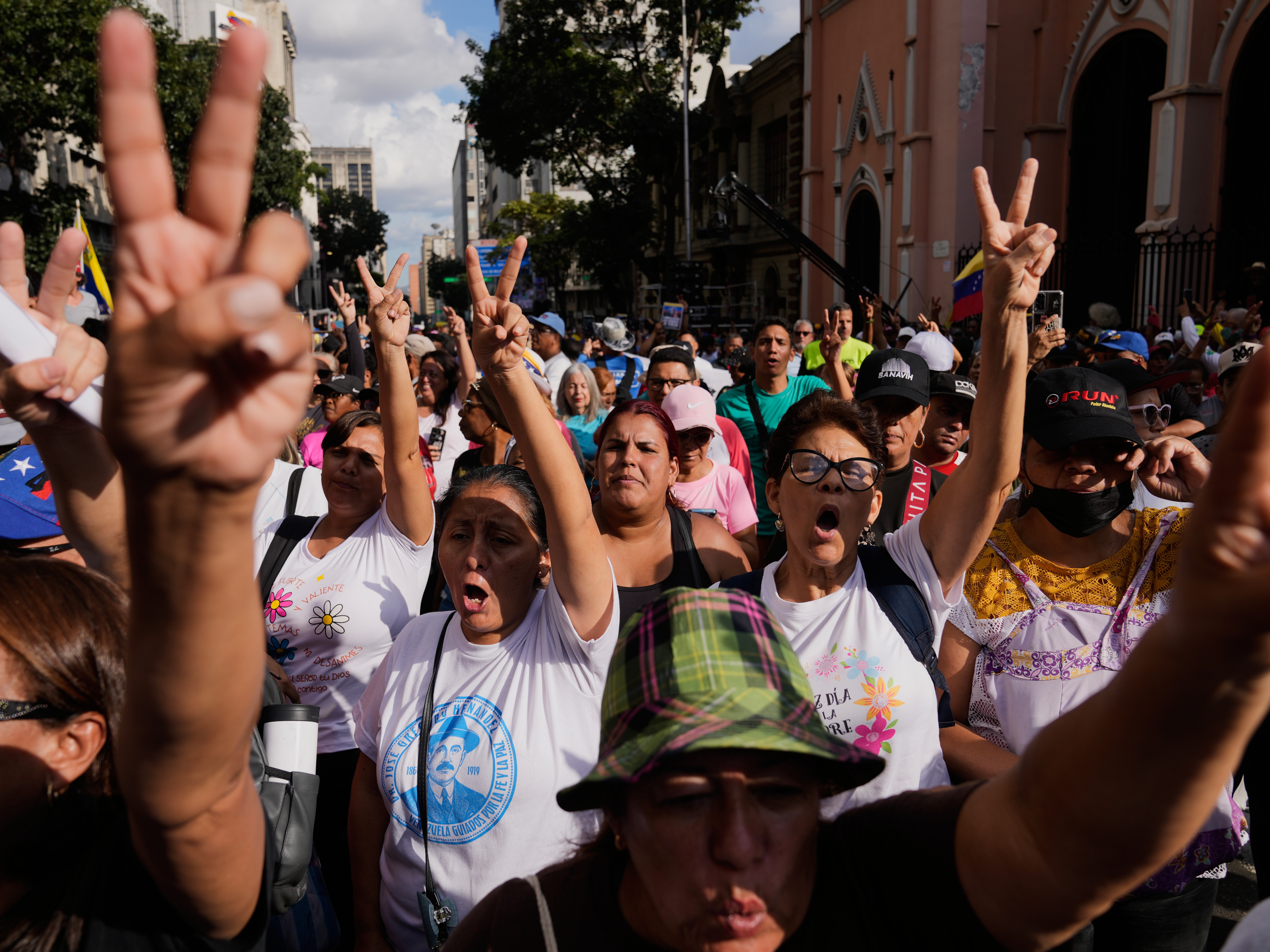 caption: Supporters of Nicolás Maduro demand the captured Venezuelan president's release from U.S. custody during a protest in Caracas, Venezuela, Sunday.