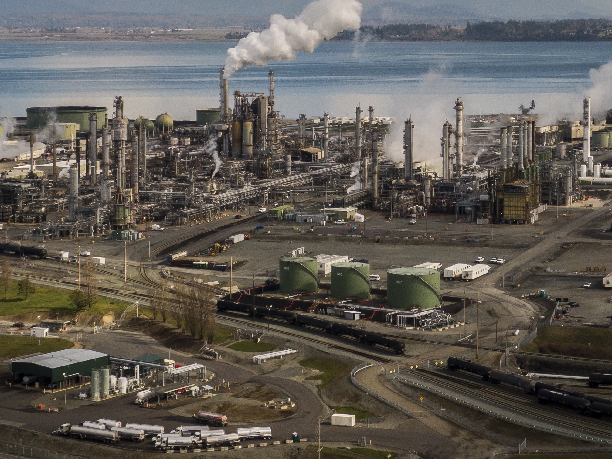 caption: The Marathon Anacortes Refinery.