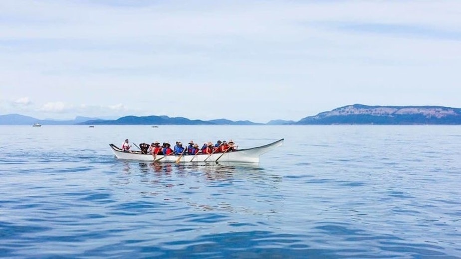 caption: A canoe with Lummi tribal members.