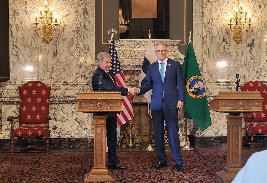 caption: Finland's President, Sauli Niinistö, met with Washington Governor Jay Inslee on the first day of a week-long visit to the United States on Monday. 
