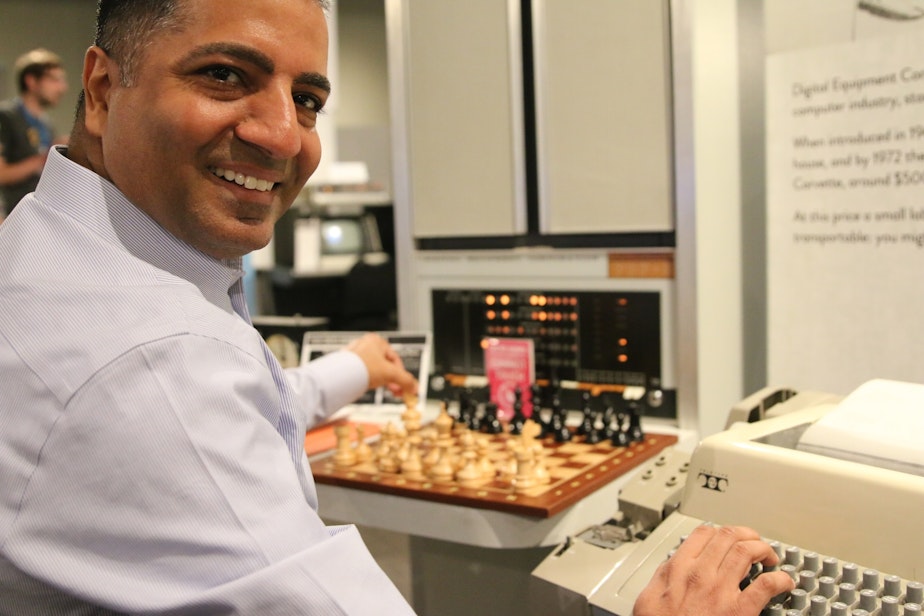 caption: Raj Bharti, a consultant for artificial intelligence and cloud companies, plays chess against an early A.I. at the Living Computer Museum