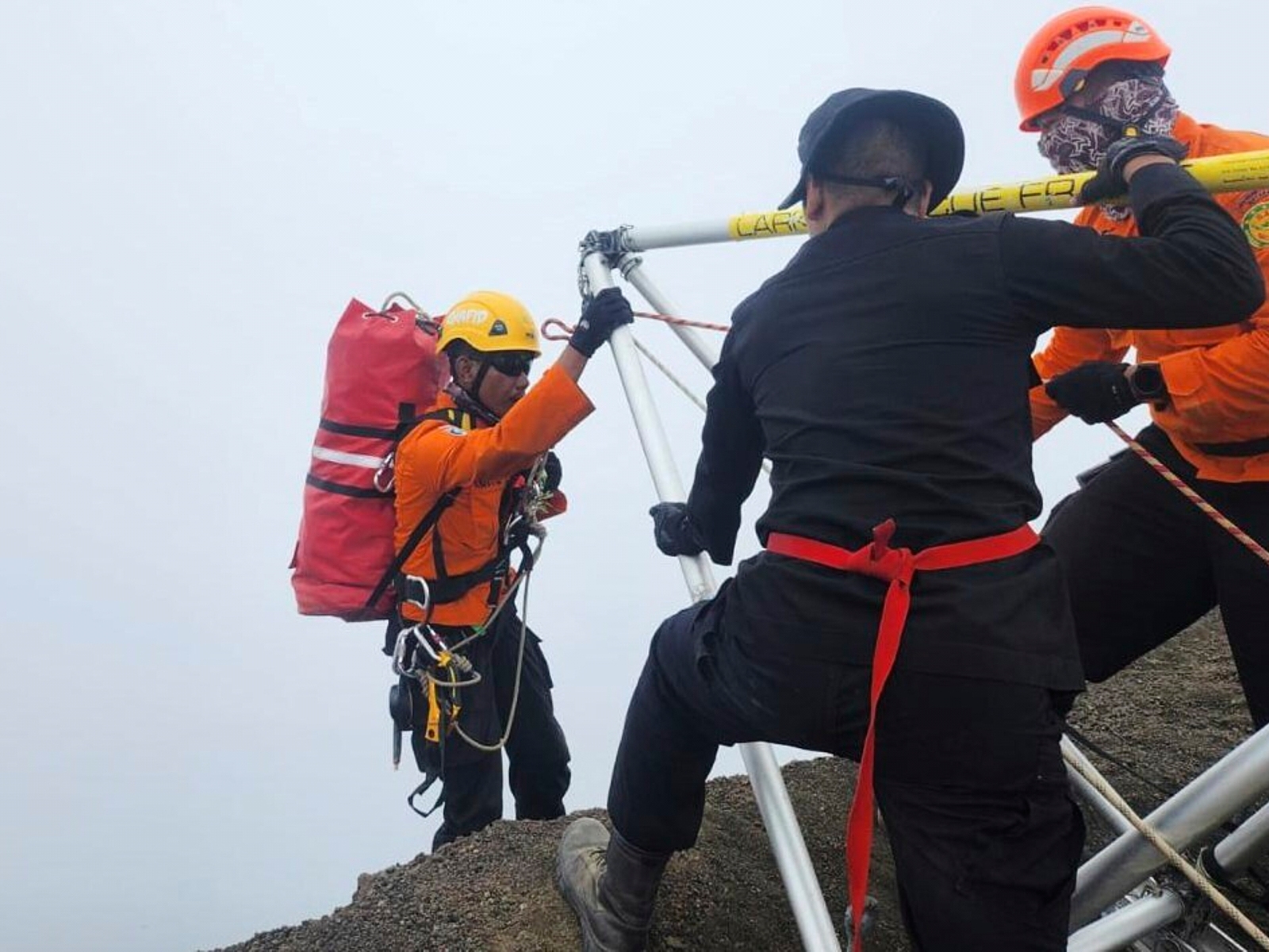 caption: In this undated photo released by the Indonesian National Search and Rescue Agency on Tuesday, June 24, 2025, a rescuer climbs down the ridge of Mount Rinjani during the evacuation operation for Juliana Marins, a Brazilian tourist who fell while hiking near the volcano's summit, in Lombok, Indonesia.