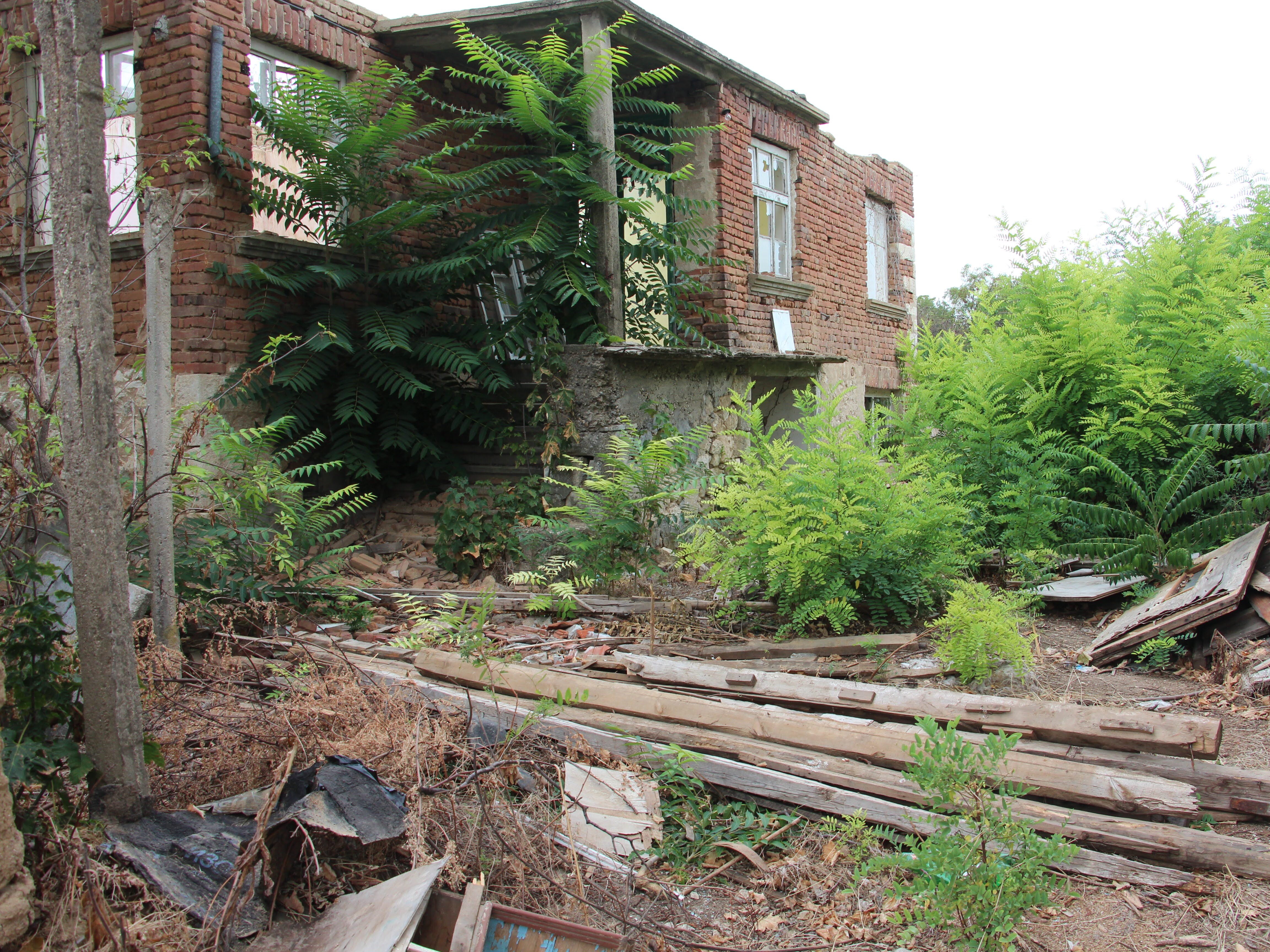 caption: An abandoned home in Tyurkmen, Bulgaria.