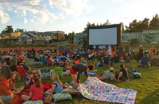 caption: File: Magnuson Park movie night, 2015.