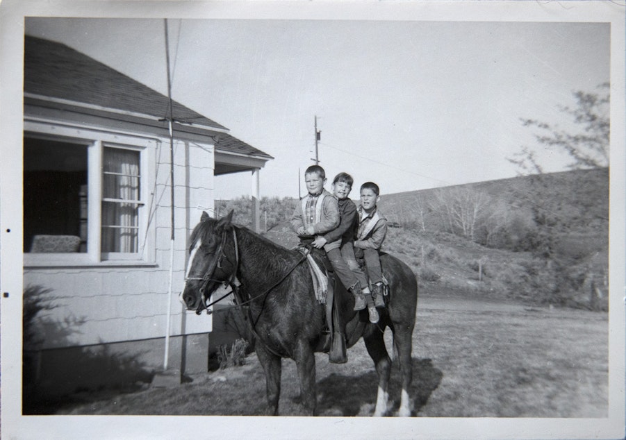 caption: A photograph of Julie with her brothers, twins David and Dale Smith. David was killed along with four others traveling to a rodeo in Canada when the plane they were riding in crashed into Mt. Rainier in July of 1990.