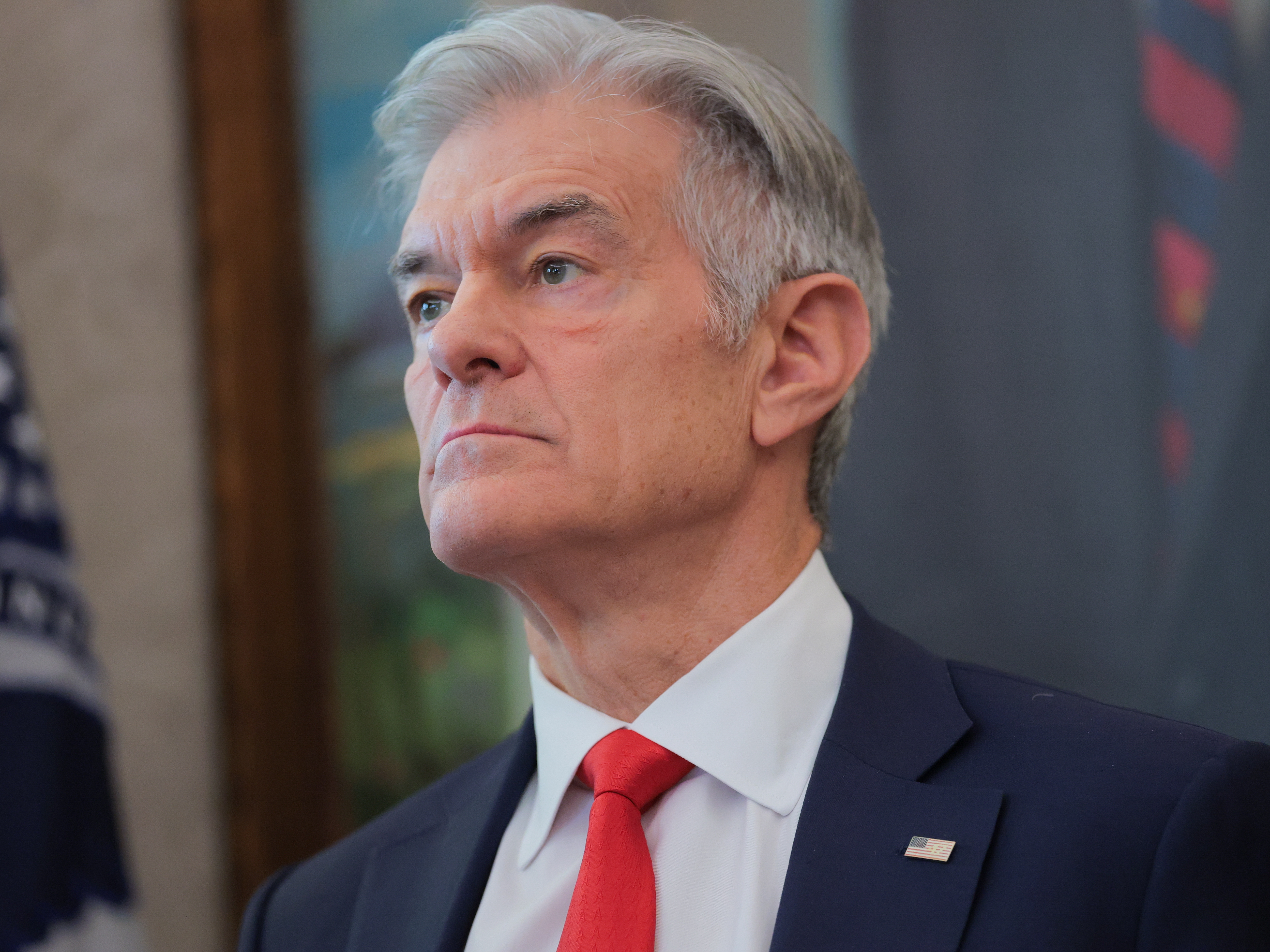 caption: Dr. Mehmet Oz leads the Centers for Medicare &amp; Medicaid Services. A CMS plan to keep payments to Medicare Advantage flat in 2027 roiled health insurance stocks this week.