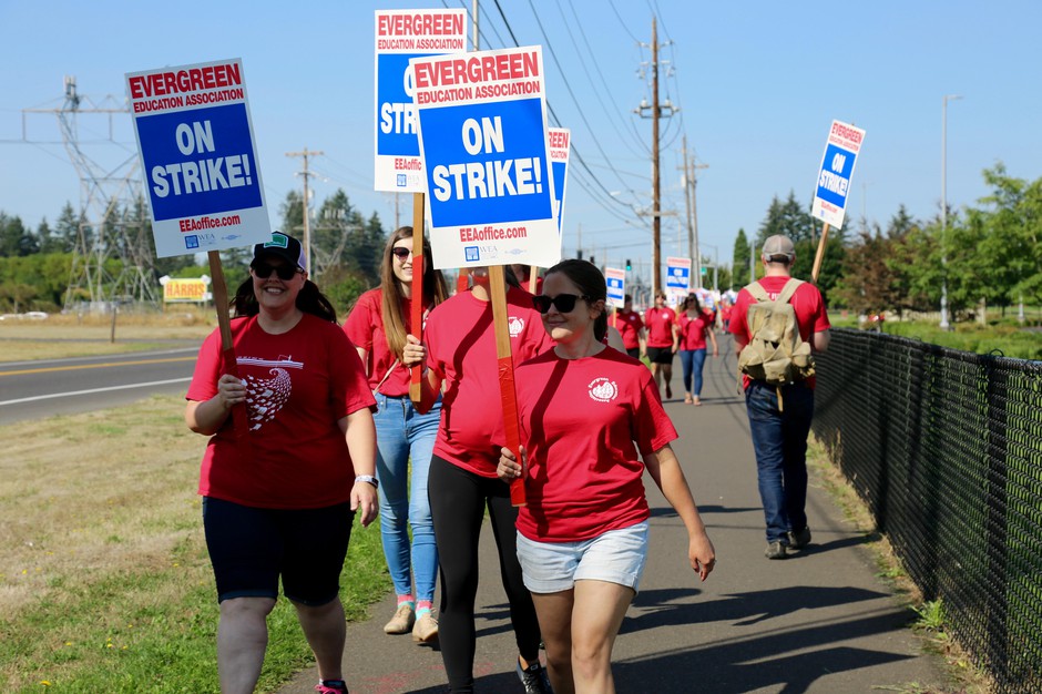 caption: Teachers with the Evergreen School District picketing on Tuesday, Aug. 28. 2018.CREDIT: MOLLY SOLOMON