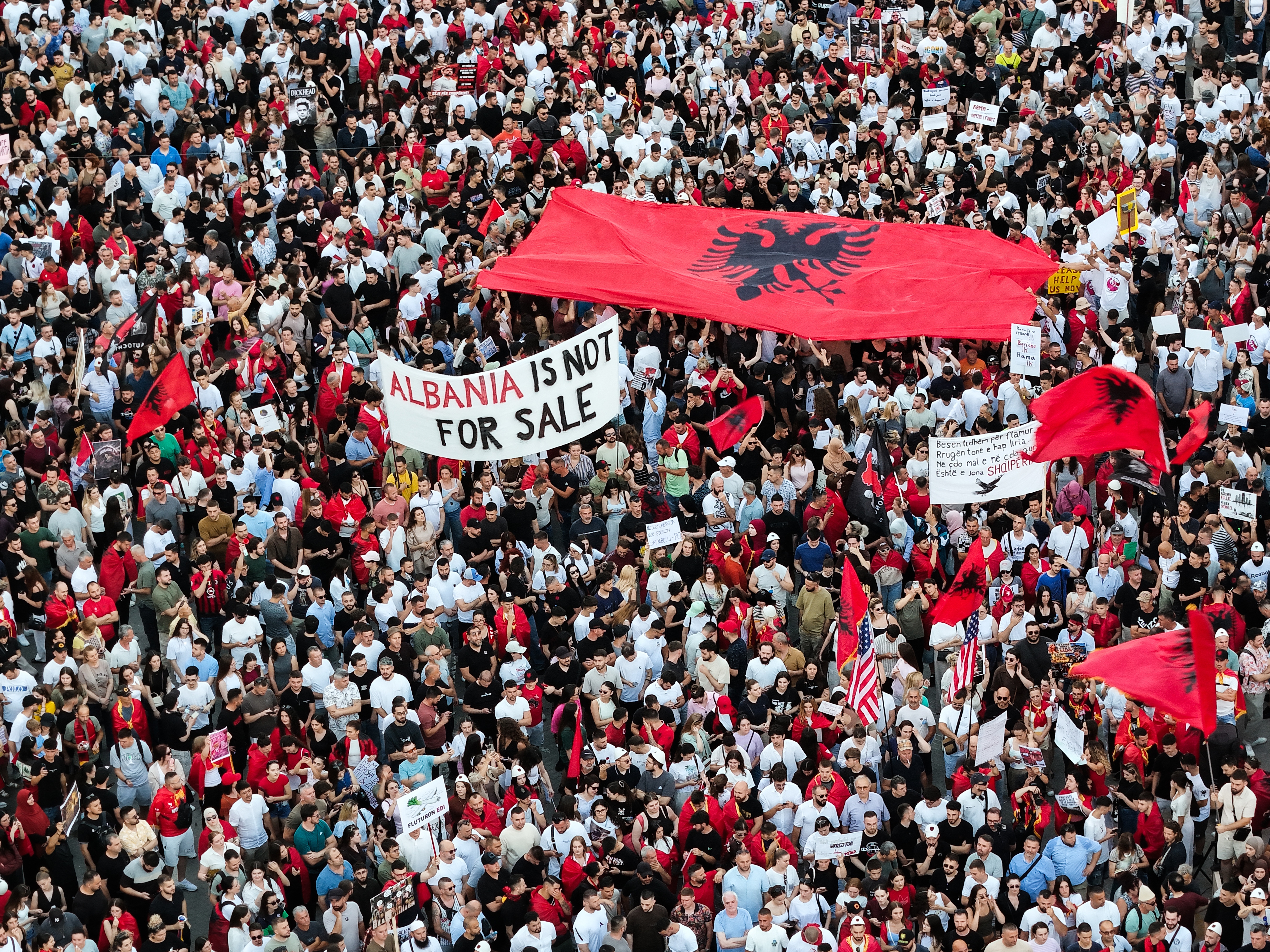 Albania, anger grows against the government for supporting a Kushner-linked luxury resort