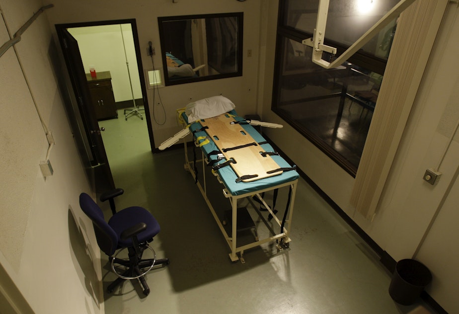 caption: In this Nov. 20, 2008, file photo, the execution chamber at the Washington State Penitentiary is shown with the witness gallery behind glass at right, in Walla Walla, Wash.