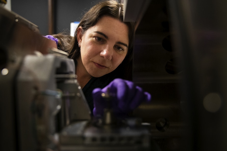 caption: Linda Conway, senior product engineer at Lumotive, prepares to  analyze a semiconductor chip sample under SEM (scanning electron microscope) on Thursday, May 25, 2023, at Lumotive’s lab in Redmond. 