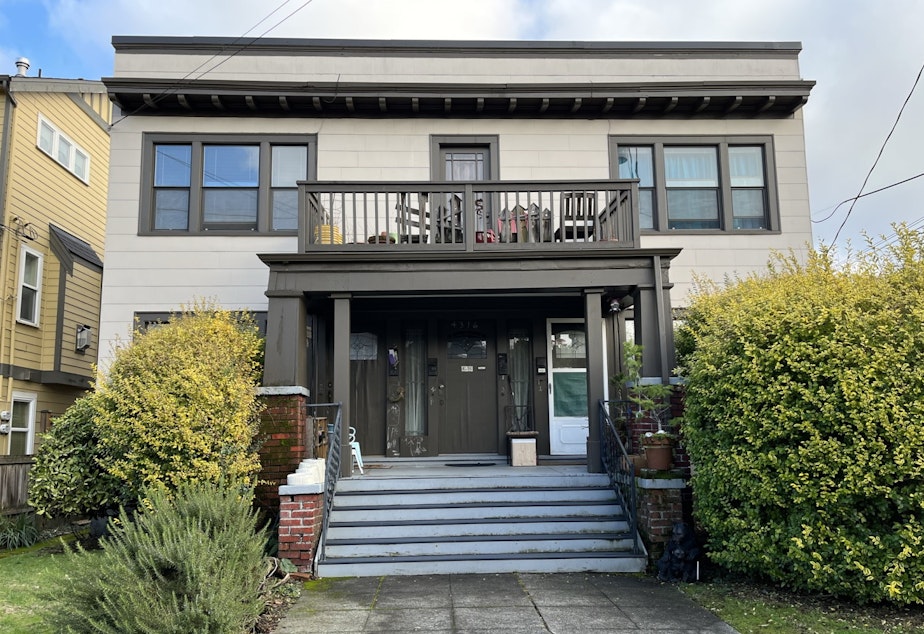 Warner Apartments Woodland Hills