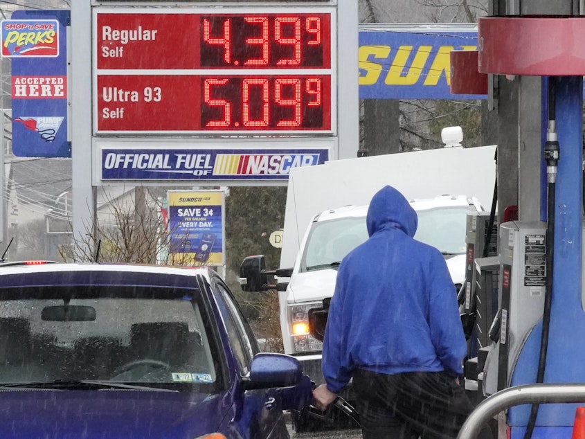 caption: A man pumps gas at a Giant Eagle GetGo in Mount Lebanon, Pa., on Monday.