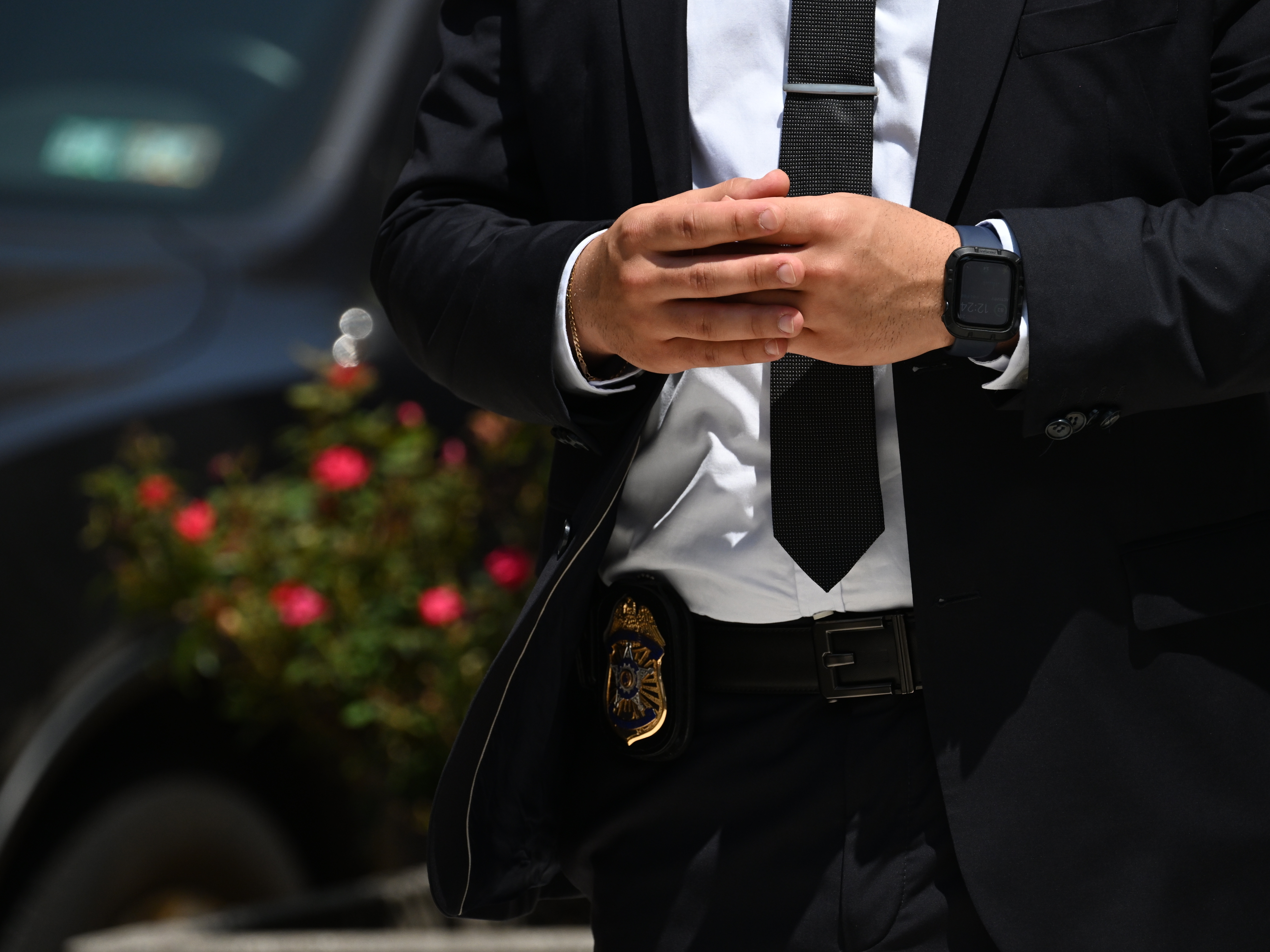caption: A Secret Service agent monitors activity outside the federal courthouse in Wilmington, Delaware, as Hunter Biden, son of U.S. President Joe Biden, attends a hearing on July 26, 2023.