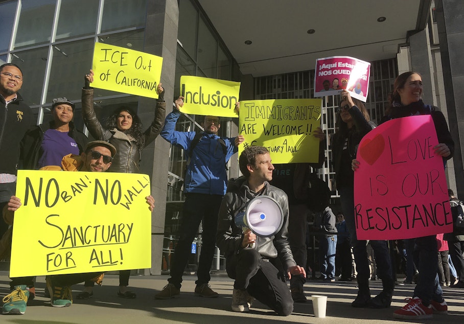 caption: Protesters gather outside a San Francisco courthouse hearing of the first lawsuit challenging President Trump's executive order to withhold funding from so-called sanctuary cities, April 14, 2017.