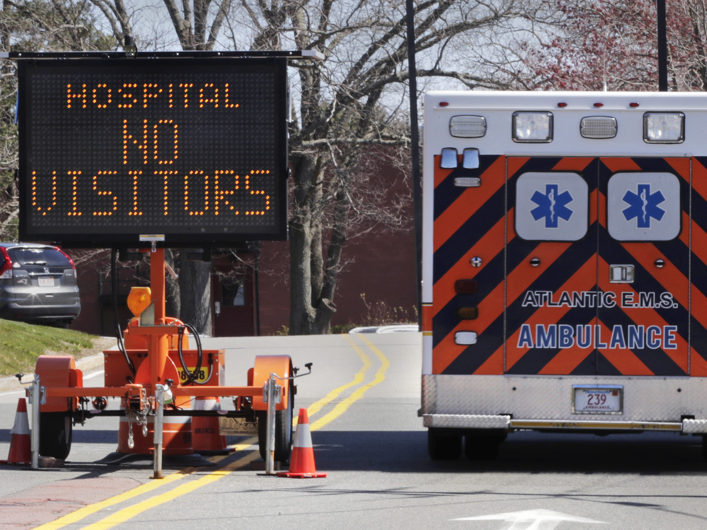 caption: The U.S. has far more COVID-19 cases than any other country.