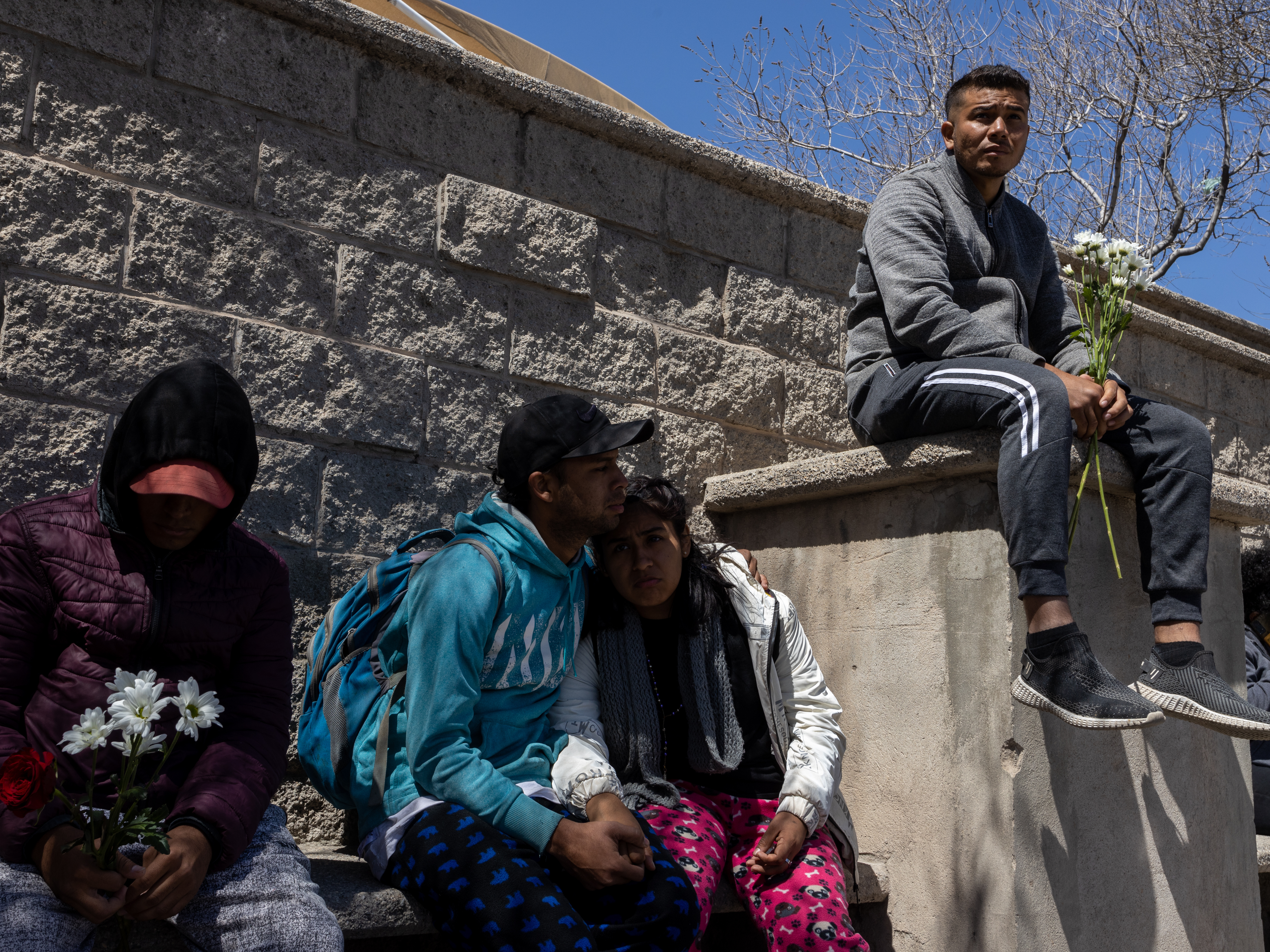 caption: Hundreds of migrants go to a Mexican migration office seeking information about victims of a fire inside a migrant detention center in Ciudad Juárez, Mexico, on March 28.