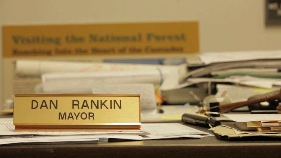 caption: Darrington Mayor Dan Rankin's desk.