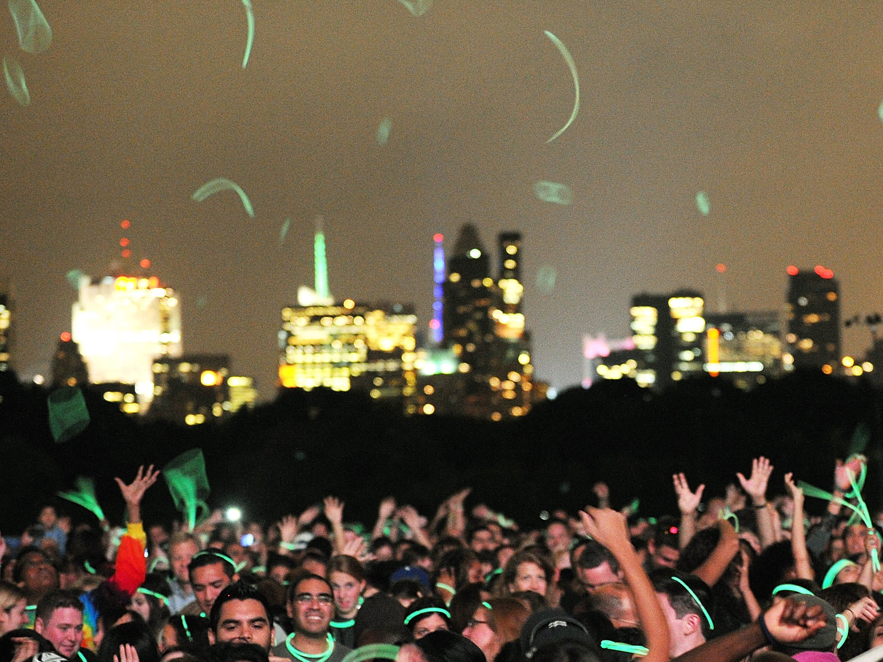 caption: The crowd at a 2011 concert at Central Park's Great Lawn.