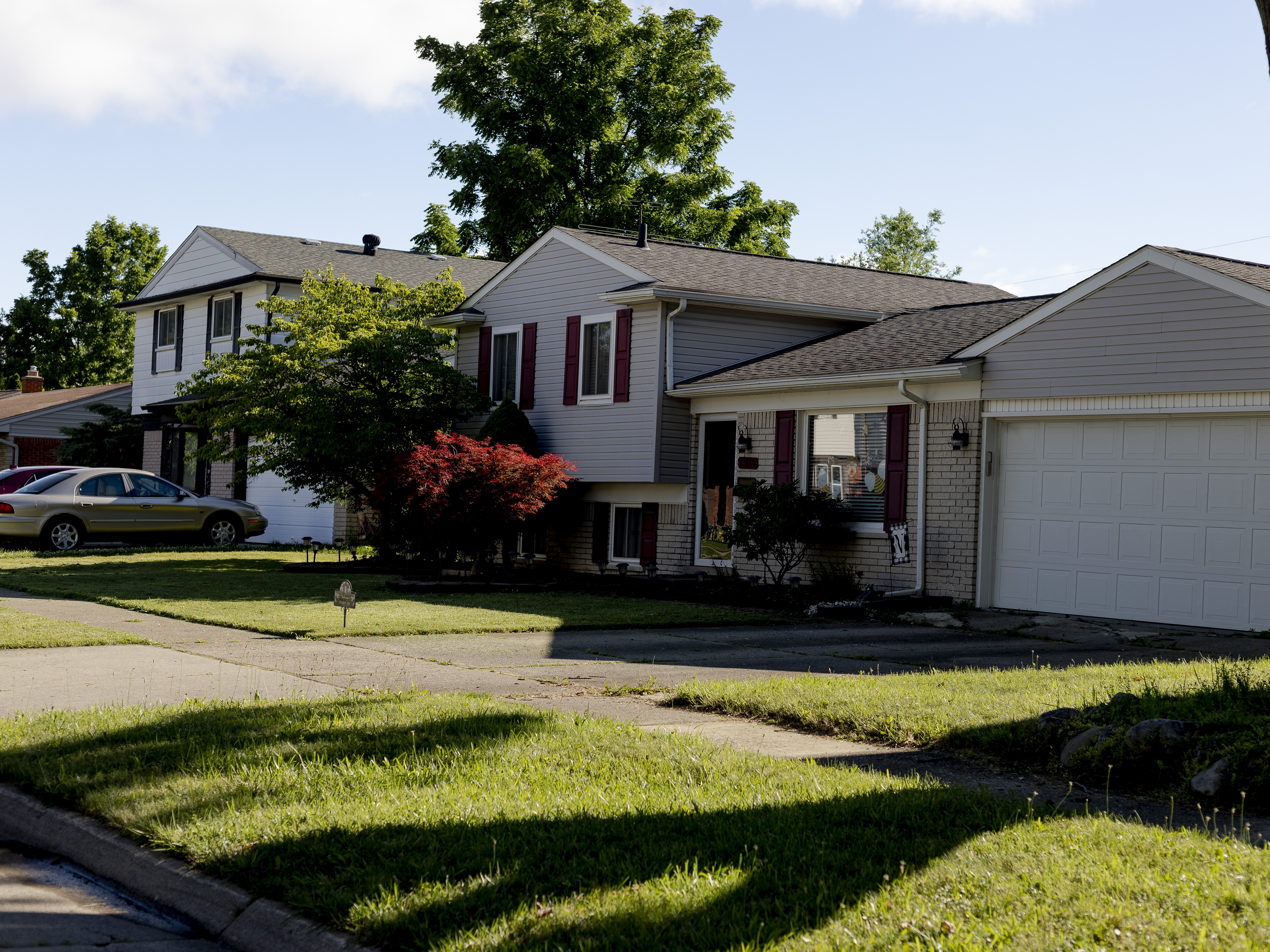 caption: Randee Noggle sold her house to EasyKnock hoping it would help the family stabilize their finances. Instead, she says the sale-leaseback deal made things worse.