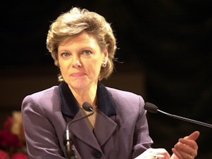 caption: Cokie Roberts makes a speech at the Buell Theatre.