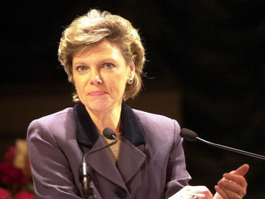 caption: Cokie Roberts makes a speech at the Buell Theatre.