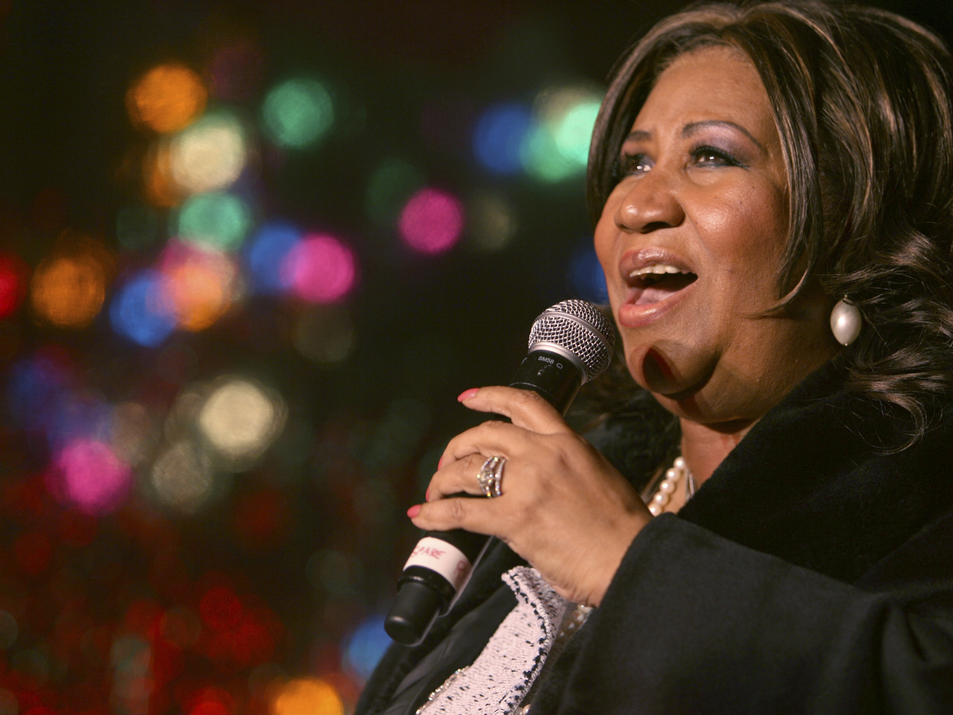 caption: In this Dec. 4, 2008 file photo, Aretha Franklin performs during the 85th annual Christmas tree lighting at the New York Stock Exchange in New York.