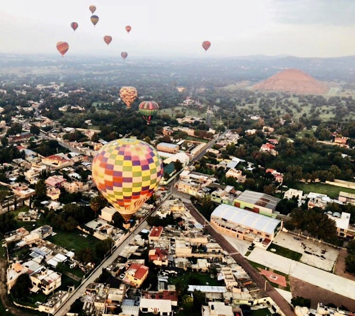 caption: Balloons over Mexico