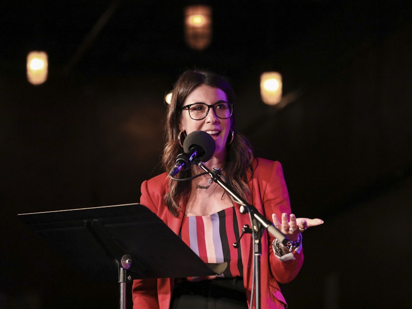caption: <em>HQ Words</em> host Anna Roisman leads a word game <em>Ask Me Another</em> at the Bell House in Brooklyn, New York.