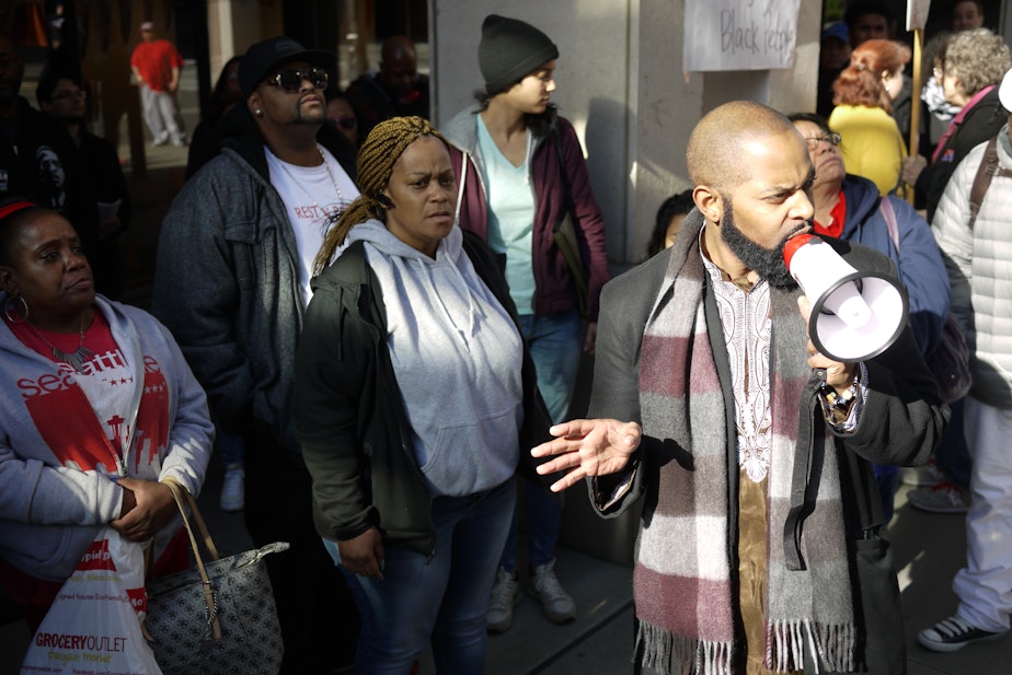 caption: Andre Taylor, brother of Che Taylor, who was killed by Seattle Police on Feb. 21, 2016 addresses a crowd of protesters on Thursday, Feb. 25, 2016.