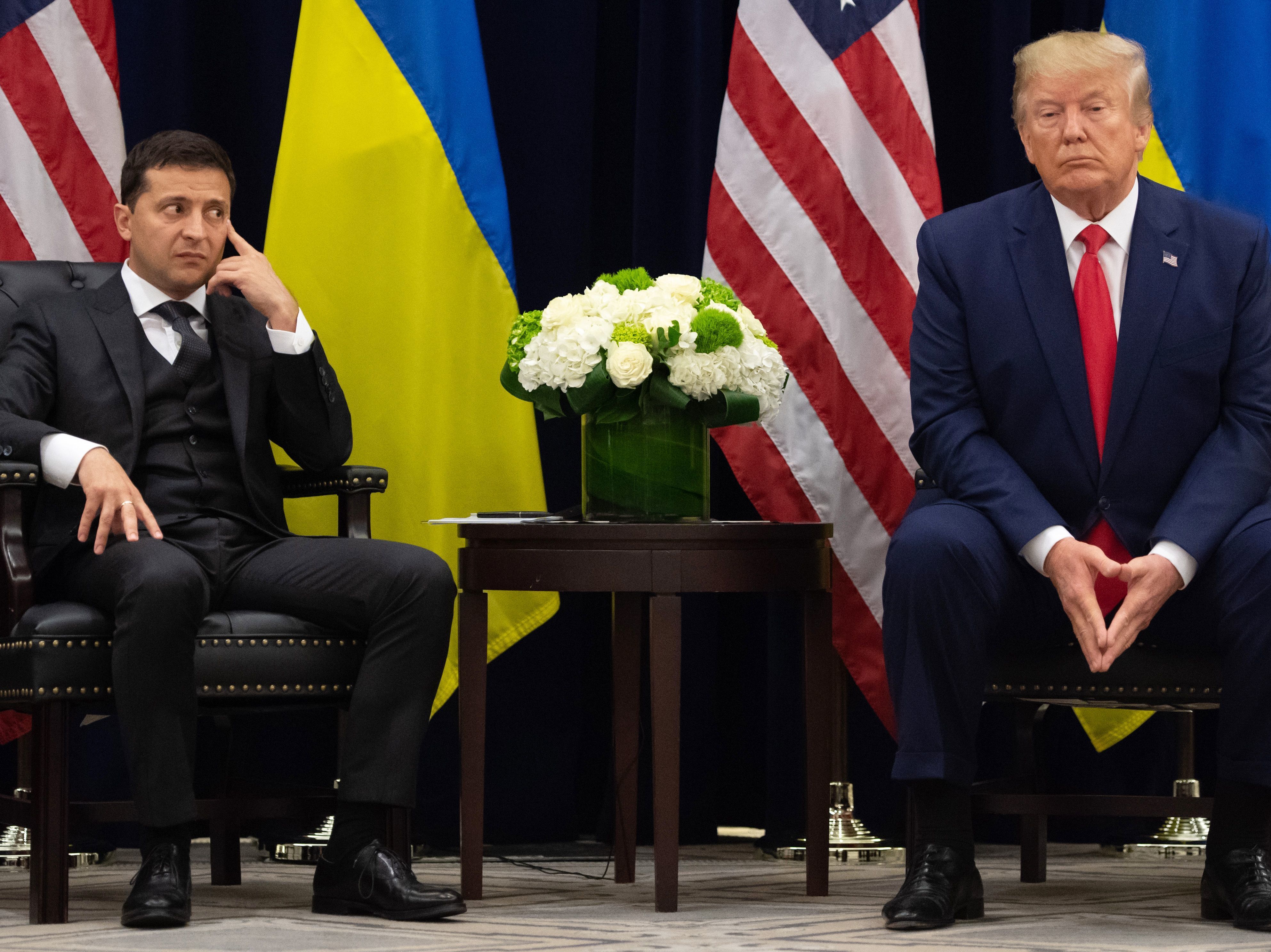 caption: US. President Donald Trump and Ukrainian President Volodymyr Zelensky meet in New York.