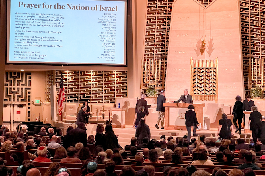 caption: Senior Rabbi Weiner lead the night of solidarity with Israel at Temple De Hirsch Sinai on Tuesday Oct. 10, 2023/ Also present were representatives from many different state, city, and county governments.