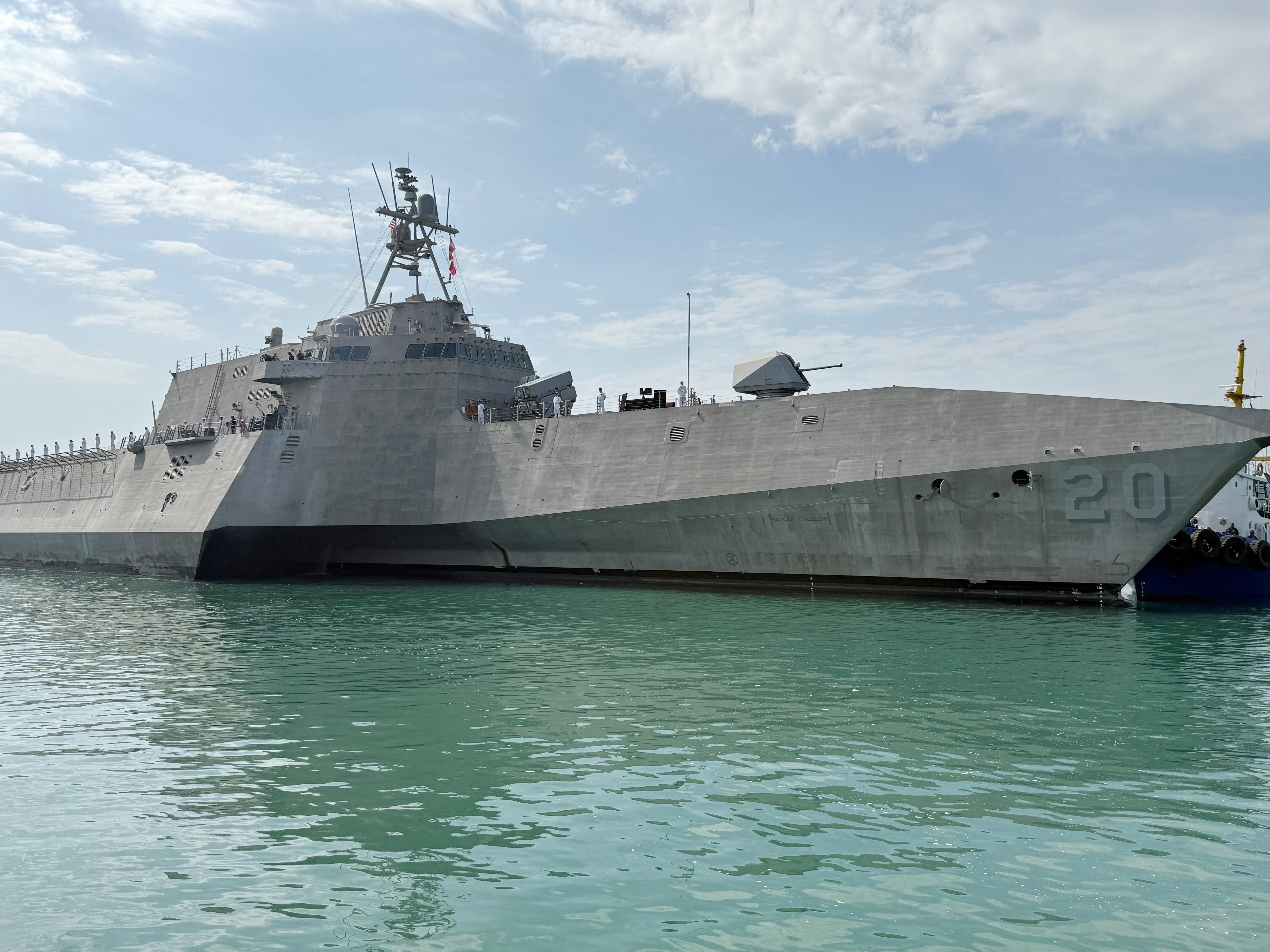 caption: The US Navy's USS Cincinnati littoral combat ship (LCS) arrives for a port call at the Ream Naval base, located in Cambodia's southern coast in Preah Sihanouk province, on January 24, 2026. At least three vessels of the same class have been equipped for mine-clearing operations.