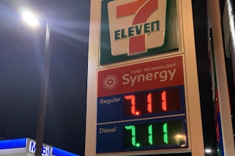 caption: Despite what the internet may think, this 7-Eleven in Chicago is not selling gas for $7.11.