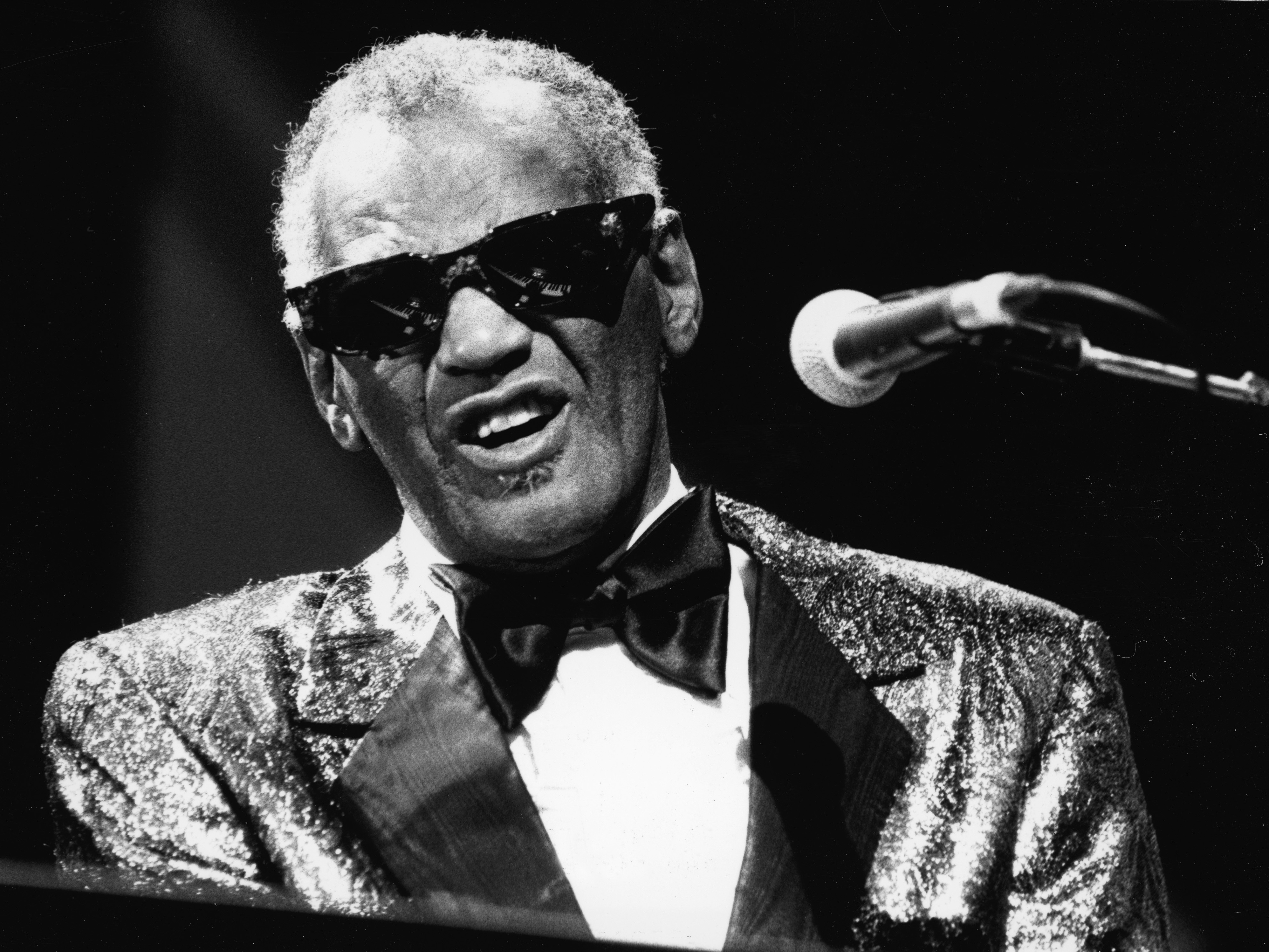 caption: Singer, pianist and songwriter Ray Charles performs  in concert, circa 1985.