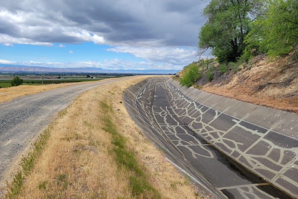 caption: An irrigation canal in the Yakima Valley runs dry due to a lack of snowmelt on May 29, 2024.