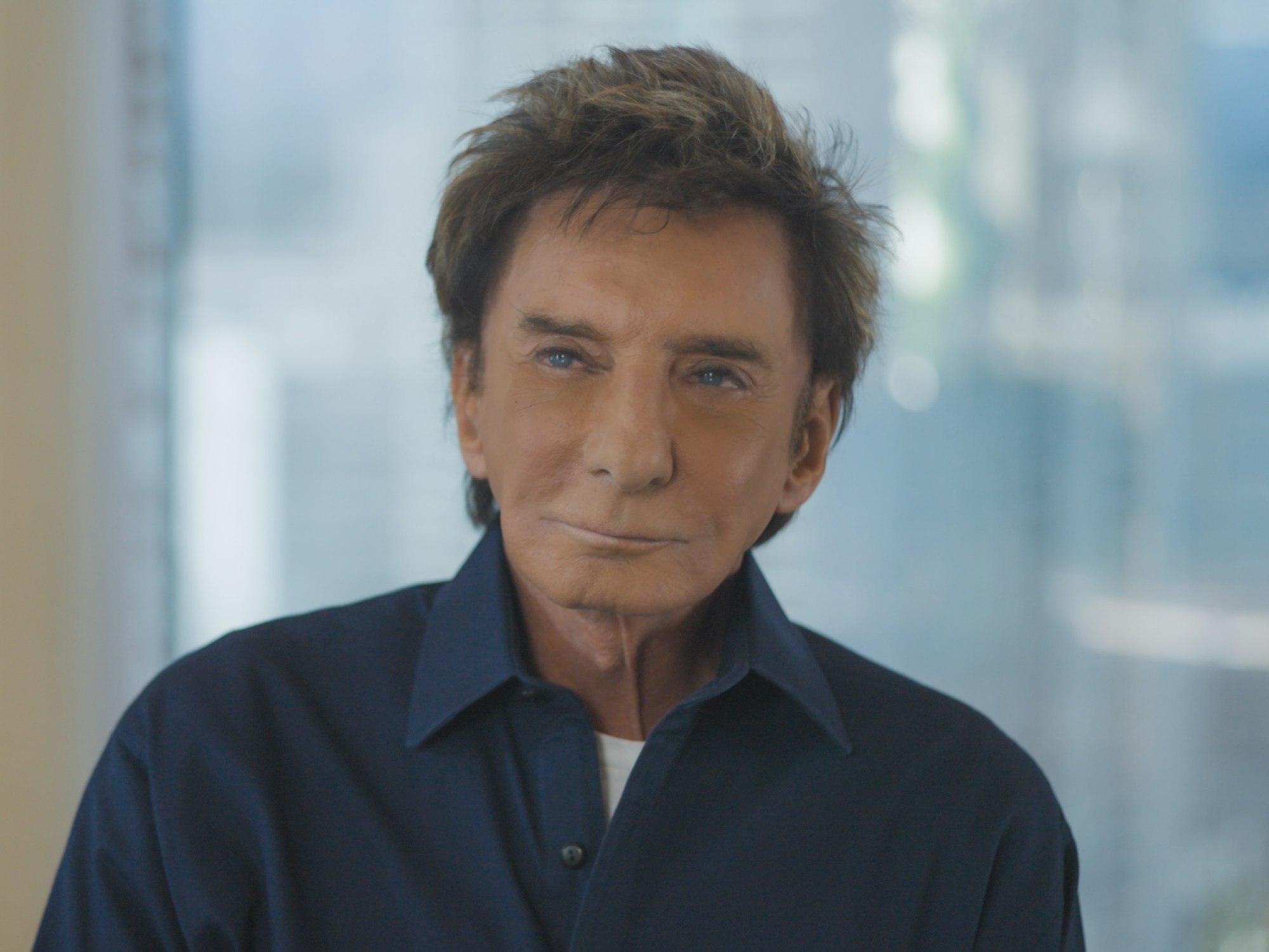 'They went through my vocal cords': Barry Manilow recovers after lung cancer surgery episode artwork
