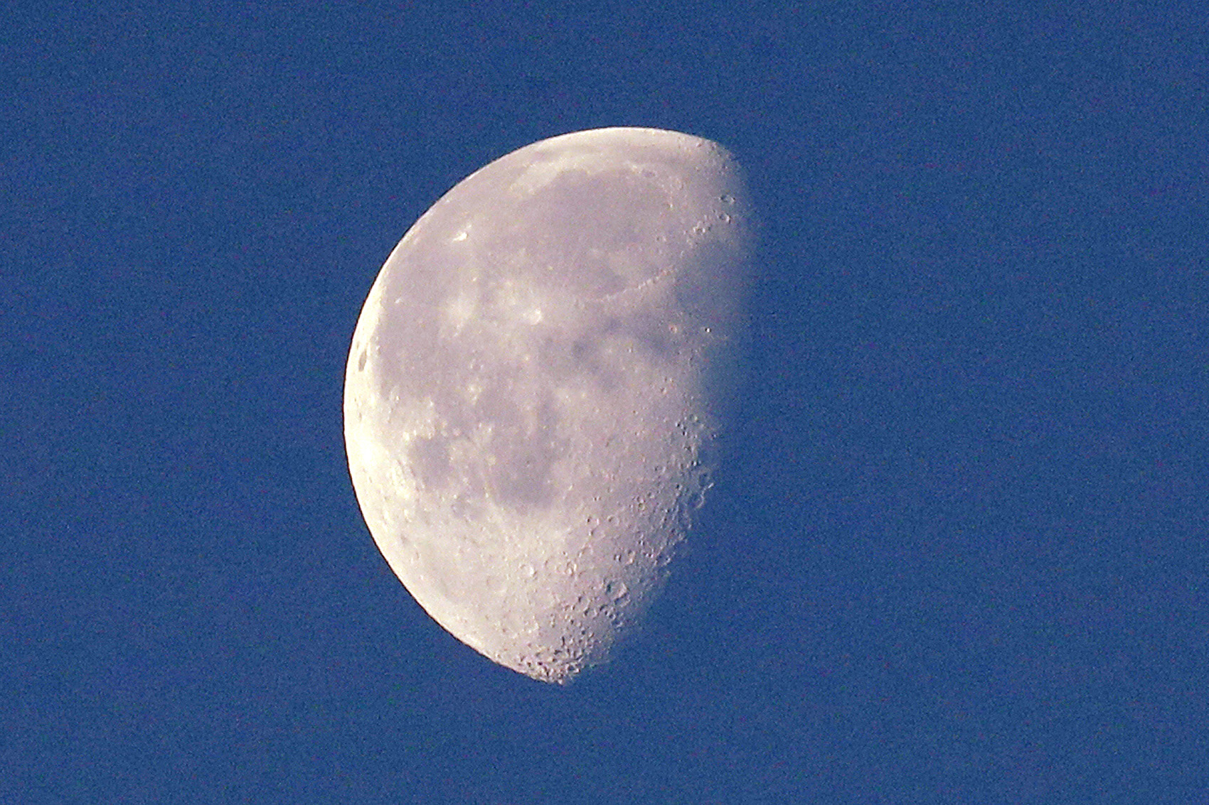 caption: In this photo taken Dec. 27, 2018, the moon, in a waning gibbous phase and briefly visible on an otherwise cloudy day, is seen from Seattle. (Elaine Thompson/AP)