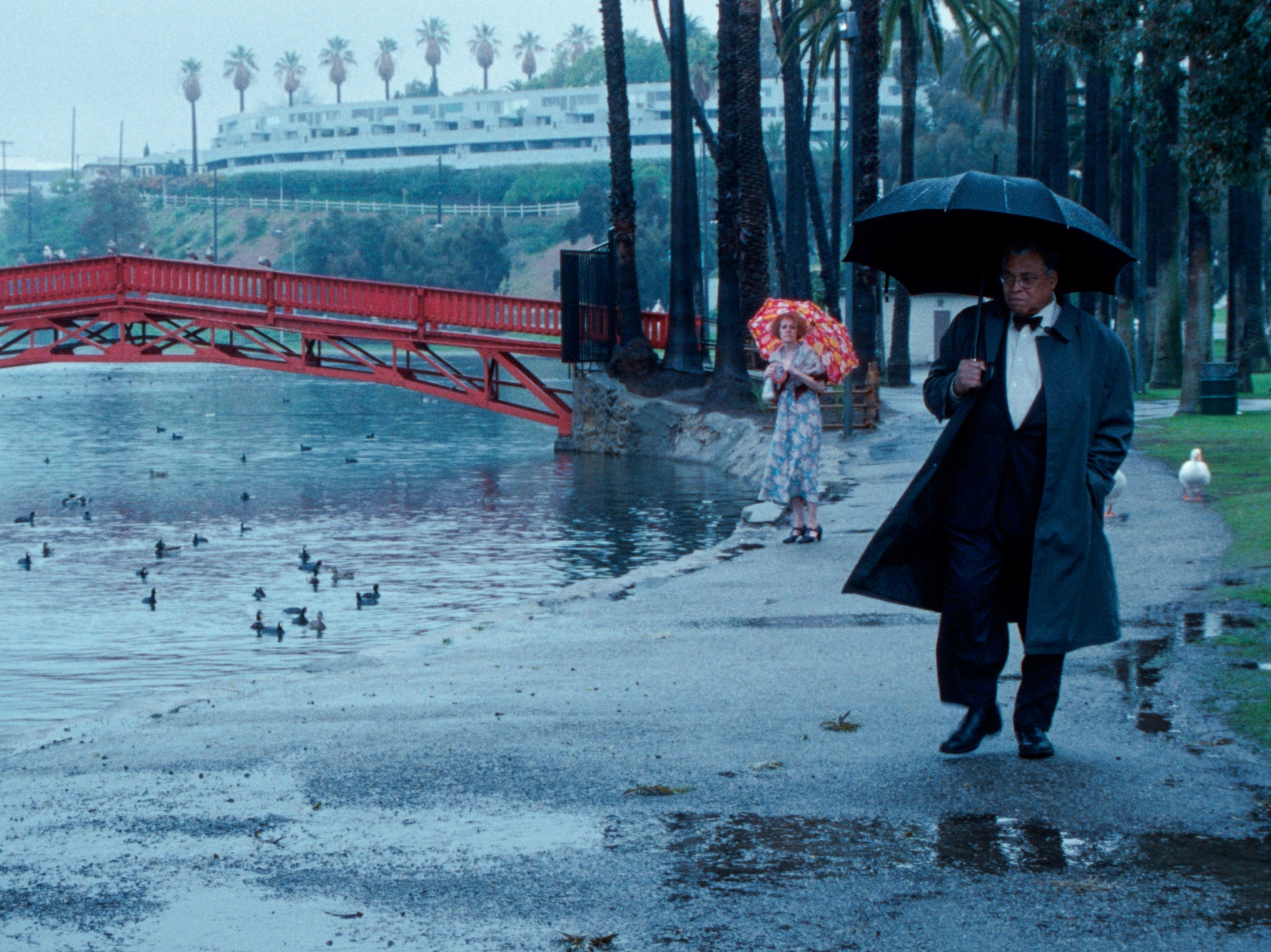 caption: James Earl Jones and<em> </em>Lynn Redgrave are an eccentric pair in <em>The Annihilation of Fish.</em>
